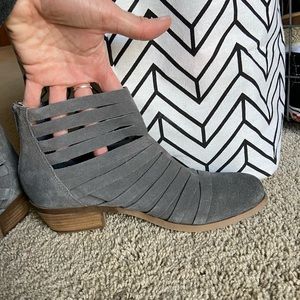 🖤NWOT Carlos Santana leather caged booties🖤